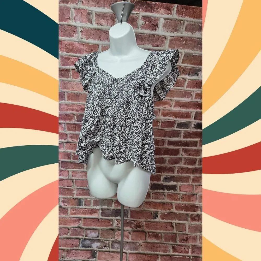 Universal Thread Black‎ White Floral Top XS Ruffle Sleeve V Neck Cotton Relaxed